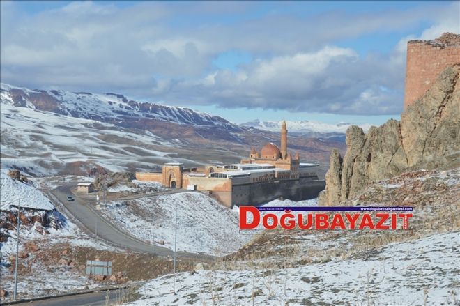 İSHAK PAŞA SARAYI, NİSAN AYINDA DA GELİNLİĞİNİ GİYDİ?