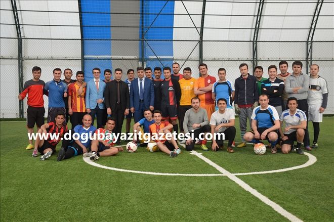 DOĞUBAYAZIT´TA ÖĞRETMENLER ARASI FUTBOL TURNUVASI?