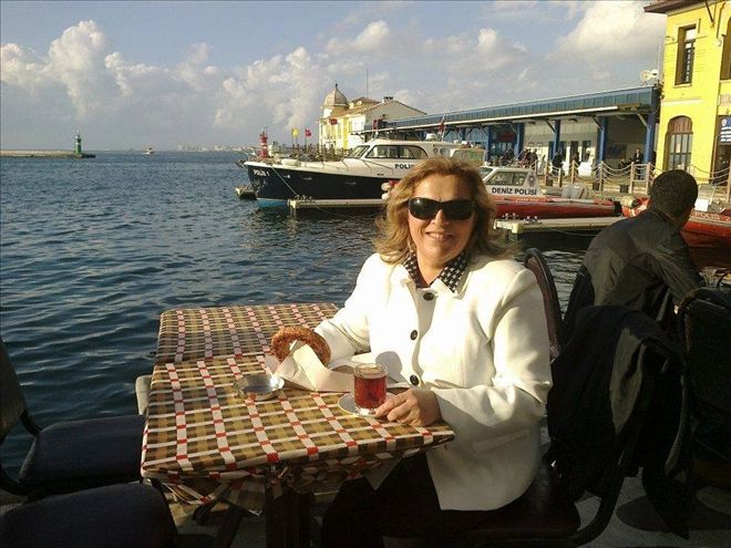 PEMBE DURAKTA İNECEK VAR?