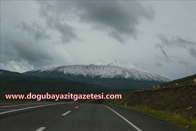 DOĞUBAYAZIT´IN YÜKSEK KESİMLERİNE VE AĞRI DAĞI´NA KAR YAĞDI?