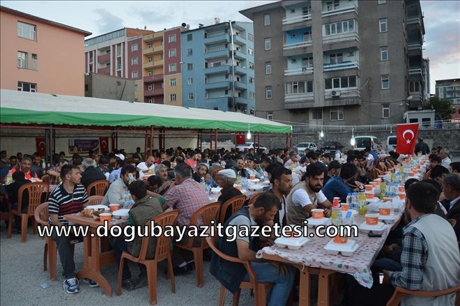 DOĞUBAYAZIT´TA UND, GÖNÜLLÜ DOSTLAR VE İYİLİK DERNEKLERİNDEN İFTAR YEMEĞİ?