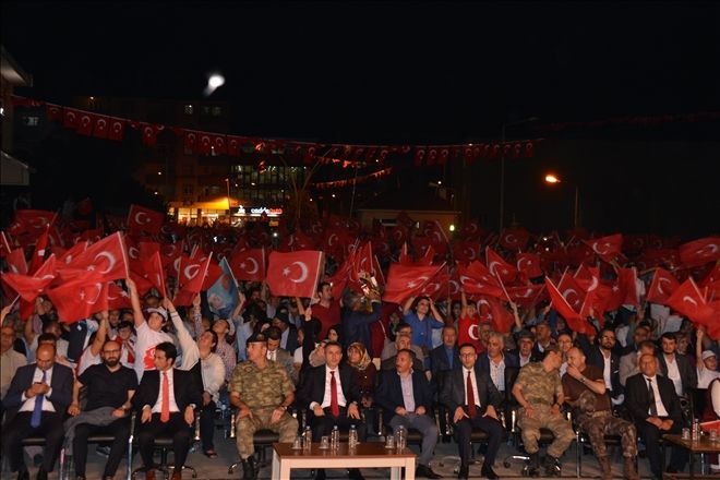 AĞRI VE İLÇELERİNDE MİLLİ BİRLİK YÜRÜYÜŞÜ VE 15 TEMMUZ DOMOKRASİ NÖBETİ DÜZENLENDİ.