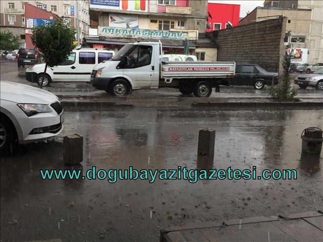 AĞRI´DA SAĞANAK YAĞIŞ YAŞAMI ETKİLEDİ?