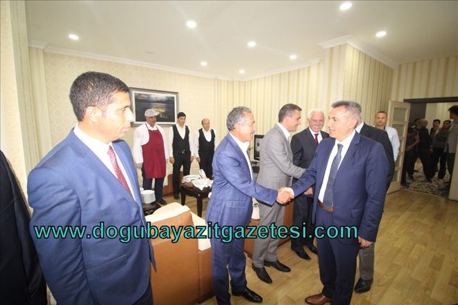 VALİ BELEDİYE BAŞKANLARI İLE BİR ARADA?