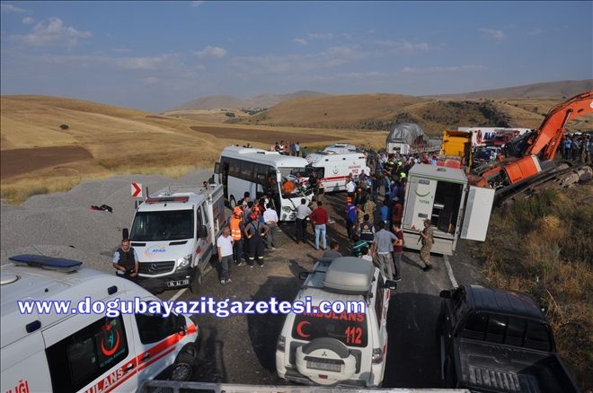 AĞRI´DA MİDİBÜS KAZASI: 7 ÖLÜ, 11 YARALI