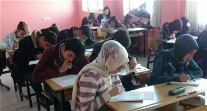 RIZA ERTUĞRUL ERYILMAZ ANADOLU LİSESİ DİL SINIFINDA OKUYAN 15 ÖĞRENCİ YÜZDE YÜZ BAŞARI GÖSTEREREK ÜNİVERSİTEYE YERLEŞTİLER.