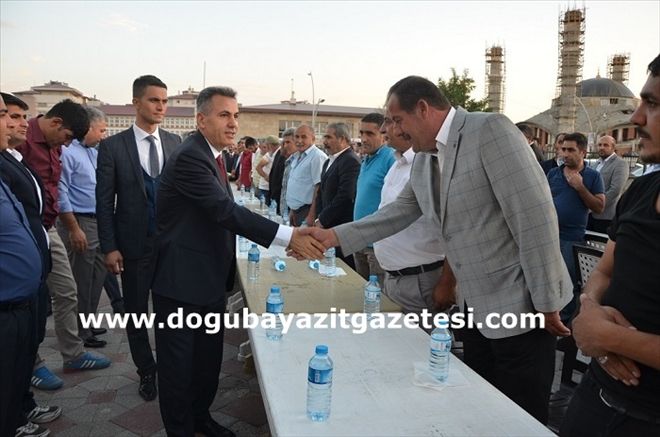 Vali Elban, Ağrı Belediyesi Personeliyle Bayramlaştı.