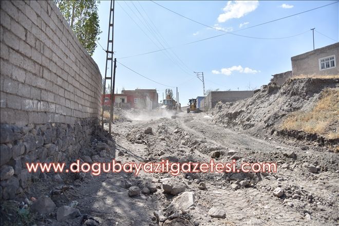 DOĞUBAYAZIT´TA YOL YAPIM ÇALIŞMALARI VE İLÇENİN ÇEHRESİ