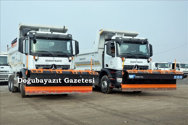 DOĞUBAYAZIT BELEDİYESİ YENİ İŞ MAKİNALARIYLA KARLA MÜCADELE BAŞLATTI