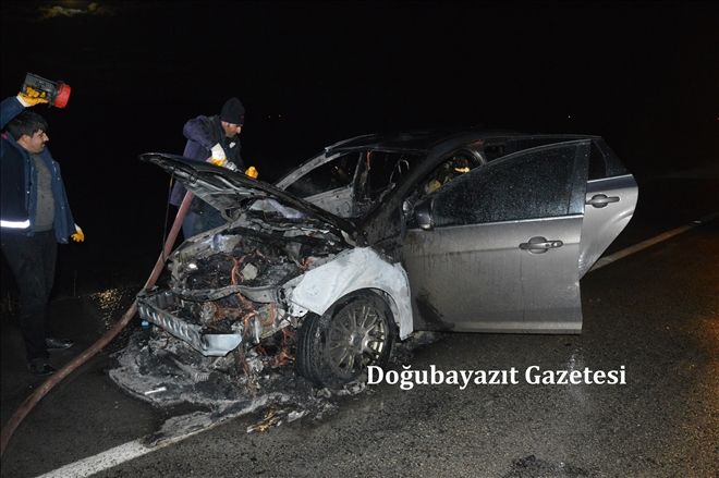 DOĞUBAYAZIT´TA OTOMOBİL YANGINI