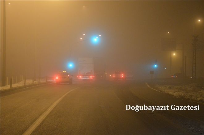 DOĞUBAYAZIT-İRAN KARAYOLUNDA YOĞUN SİS TRAFİK AKIŞINI OLUMSUZ ETKİLEDİ?