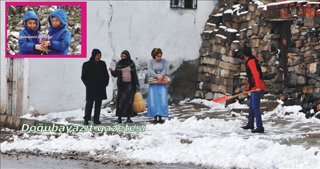 İKİ MEVSİM BİR ARADA? BAZI YERLERDE KAR YAĞIŞI BAZI YERLERDE İSE BAHARIN MÜJDECİSİ NEVRUZ ÇİÇEKLERİ AÇTI?