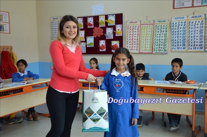 DOĞUBAYAZIT BELEDİYESİNCE 5 BİN ÖĞRENCİYE YARDIM PAKETİ