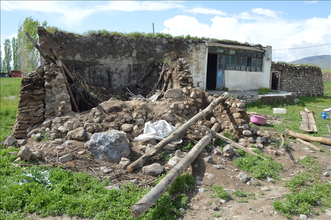 DOĞUBAYAZIT´TA EVİN KİLERİ ÇÖKTÜ: 2  YARALI?