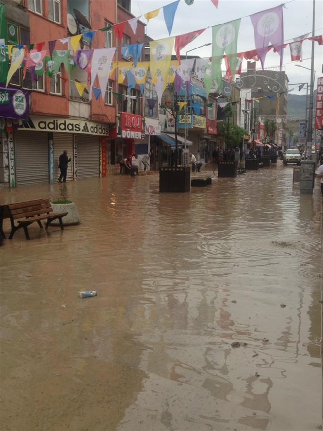 DOĞUBAYAZIT´TA SAĞANAK YAĞIŞ?