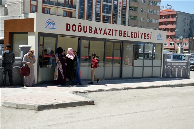 DOĞUBAYAZIT´TA İNTERNET ERİŞİMLİ VE KLİMALI OTOBÜS DURAKLARINA İLGİ?