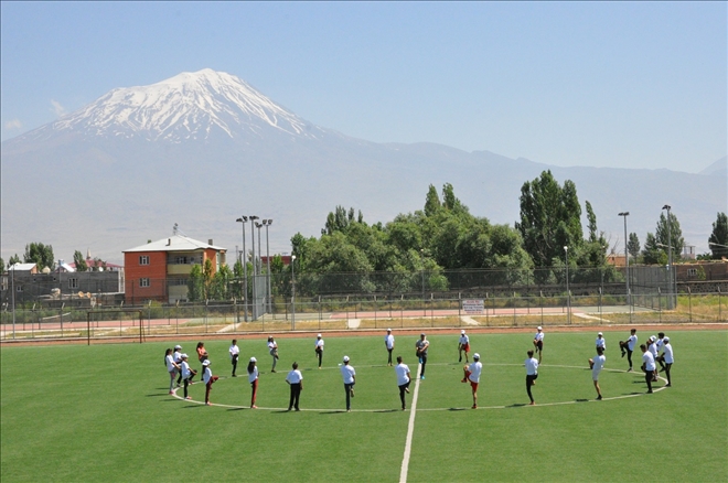 Doğu´nun sporcuları Ağrı Dağı eteğinde yetişiyor?