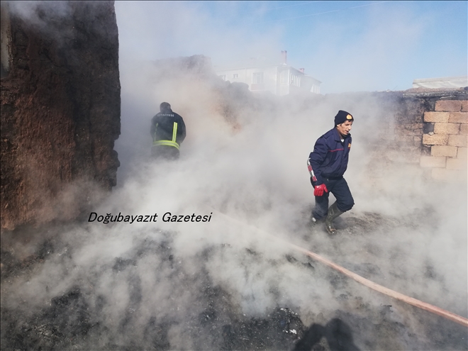 DOĞUBAYAZIT´TA TEK KATLI EVDE YANGIN