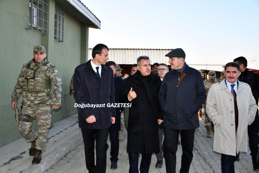 İÇİŞLERİ BAKANI SOYLU AĞRI’DA AÇILIŞ YAPTI, DOĞUBAYAZIT SINIRINDA İNCELEMELERDE BULUNDU