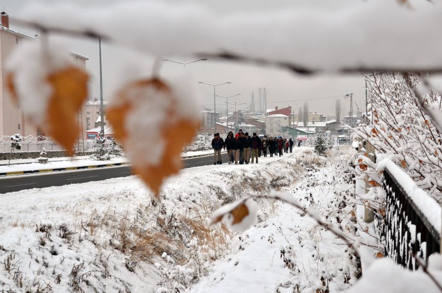 AĞRI’DA KAR YAĞIŞI ETKİLİ OLDU…