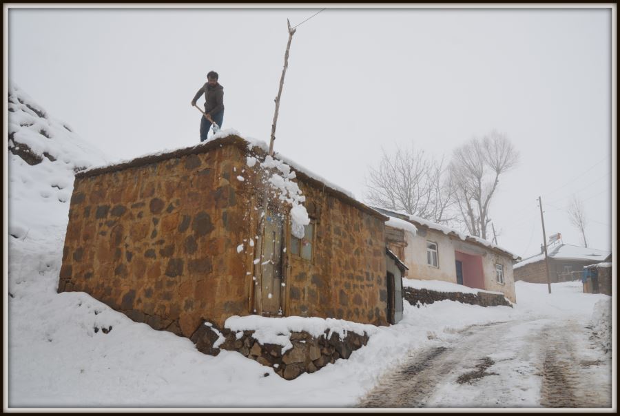 KIŞIN KERPİÇLİ VE TAŞLI EVLER…