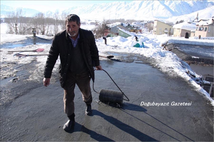 TOPRAK DAMLI EVLERDE YAŞAYANLARIN ÇİLESİ