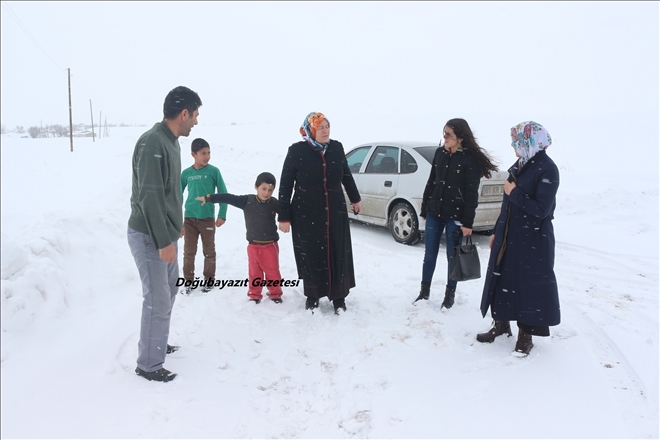 KÖYE HİZMET GETİRMEK İÇİN 2 ERKEK ADAYA KARŞI MUHTAR ADAYI OLDU?