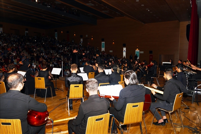 AİÇÜ´de Hababam Sınıfı ve Kemal SUNAL´ın 75. Doğum Yılı Anısına Konser Düzenlendi