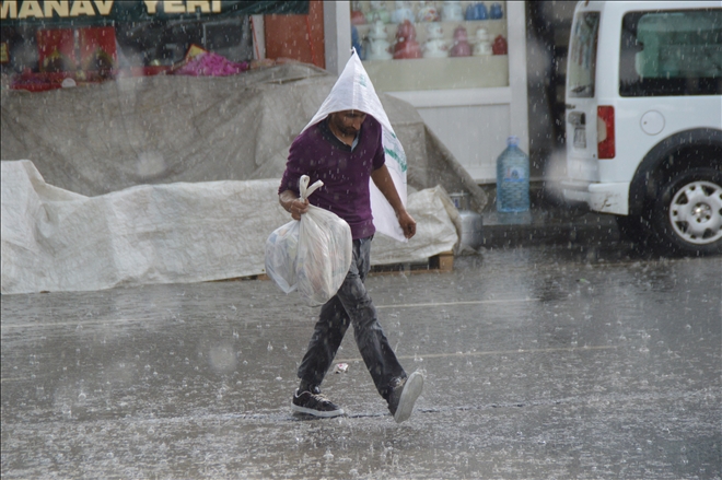 AĞRI´DA SAĞANAK YAĞIŞ