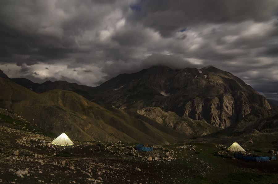 DOĞAYLA İÇ İÇE ZORLU YAYLA YAŞAMI.