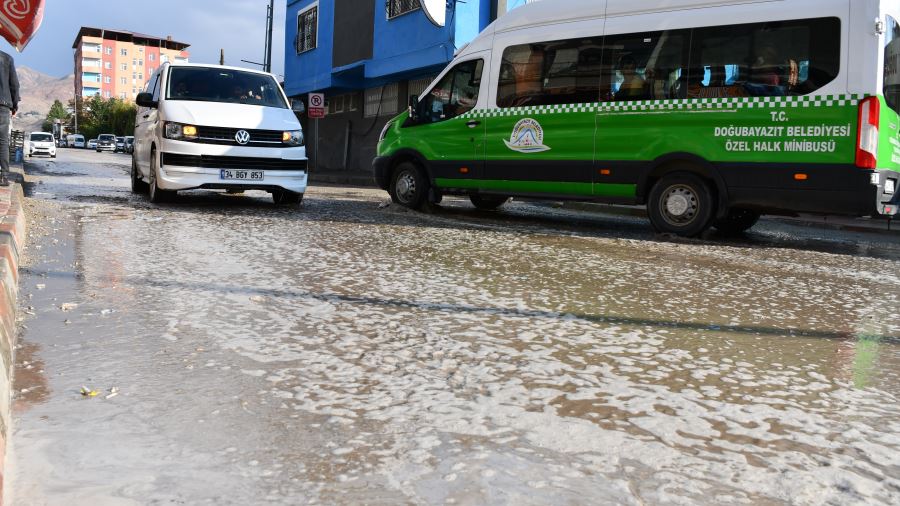 DOĞUBAYAZIT’I DOLU VE SAĞANAK VURDU