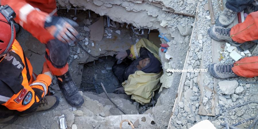 Arama kurtarma çalışmalarıyla 41 kişi enkazdan sağ çıkarıldı