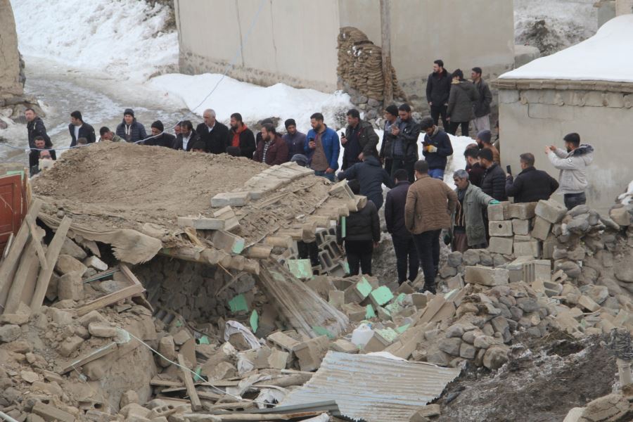 İRAN’DAKİ DEPREM DOĞUBAYAZIT’TA HİSEDİLDİ… VAN’DA İSE 9 KİŞİ HAYATINI KAYBETTİ…