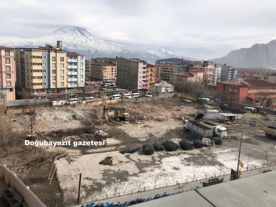 DOĞUBAYAZIT LİSESİ YERLE BİR…