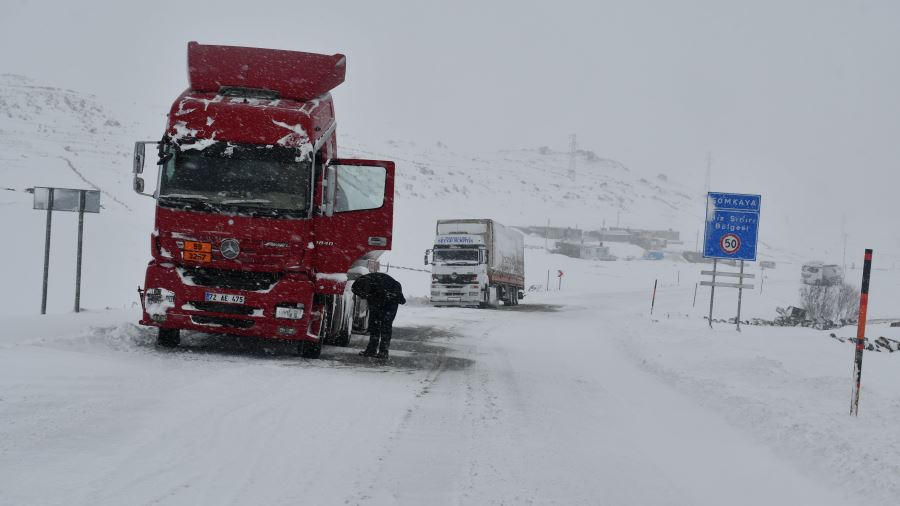 DOĞUBAYAZIT-TENDÜREK GEÇİDİ KONTROLLÜ OLARAK TEK TARAFLI ULAŞIMA AÇILDI