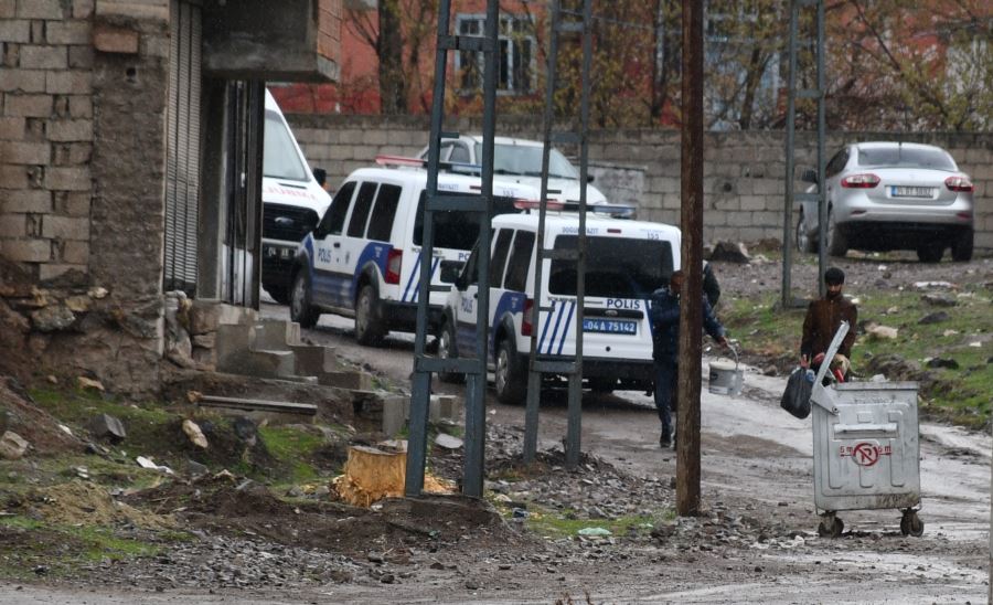 DOĞUBAYAZIT’TA KIRSAL ALANDA ERKEK CESEDİ BULUNDU