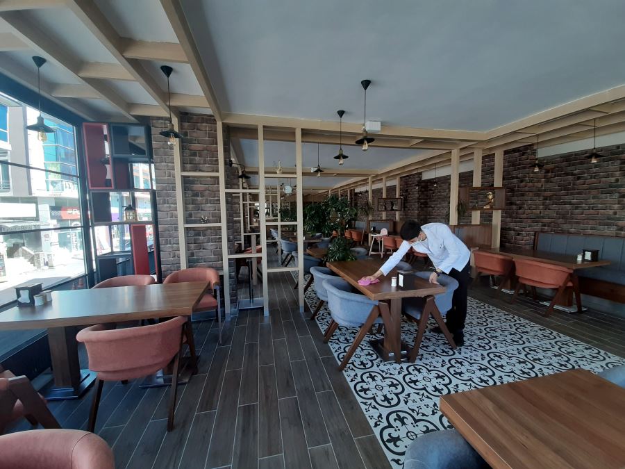 Restoran ve kafeler yeniden açıldı