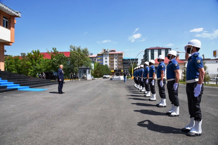 Ağrı Valisi Osman Varol göreve başladı