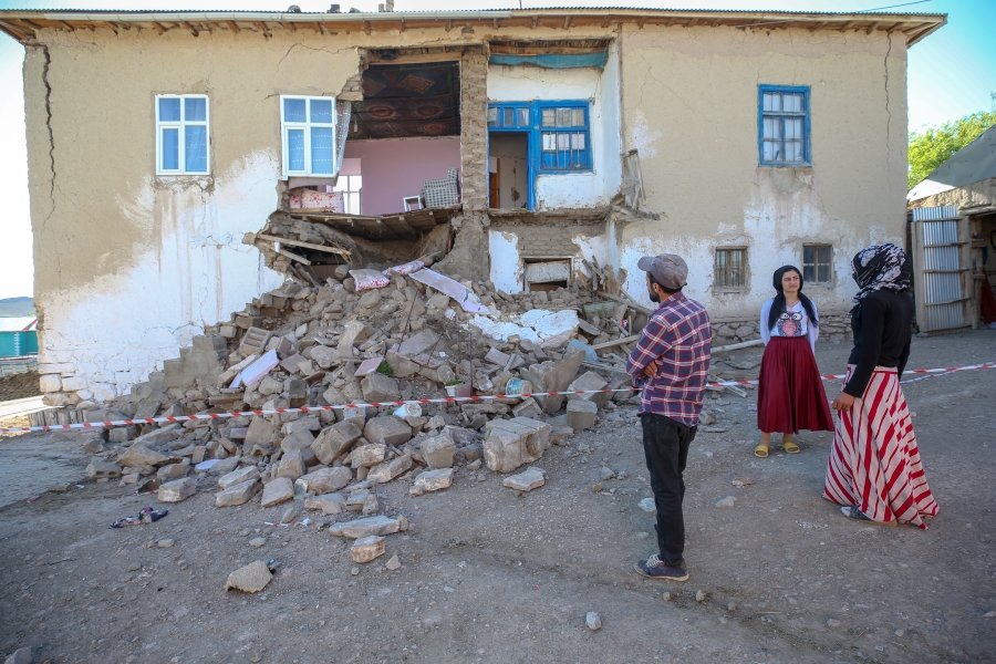 VAN’DA 5.4 BÜYÜKLÜĞÜNDE DEPREM VE SONRASI
