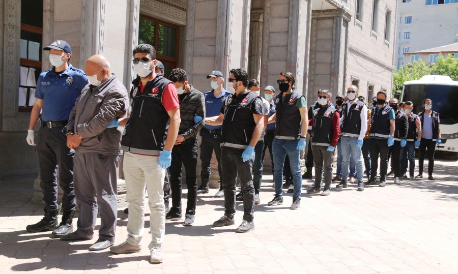 Ağrı merkezli uyuşturucu operasyonunda 15 zanlı tutuklandı