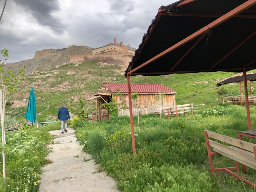 DOĞUBAYAZIT’TA DEPREM VE SONRASINDA ELİNE SİLAHI ALIP RASTGELE ATEŞ EDENLER…
