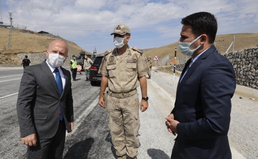 AĞRI VALİSİ VE DOĞUBAYAZIT KAYMAKAMI, KÖYLERDE İNCELEMELERDE BULUNDULAR…