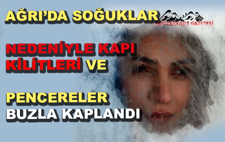 Gençler, soğuk hava nedeniyle yüzeyi buz tutan gölde futbol oynayarak eğlendi.