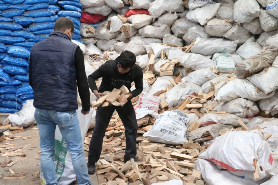 YAKACAK FİYATLARI DOĞUBAYAZIT’TA DAR GELİRLİLERİ KARA KARA DÜŞÜNDÜRÜYOR 