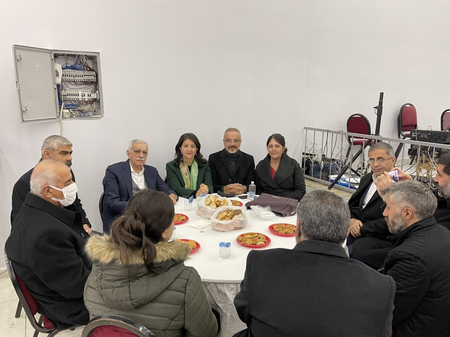 PERVİN BULDAN VE AHMET TÜRK’ÜN AĞRI’DA HUSUMETLİ AİLELERİN BARIŞTIRILMASI PROĞRAMINA KATILDILAR.
