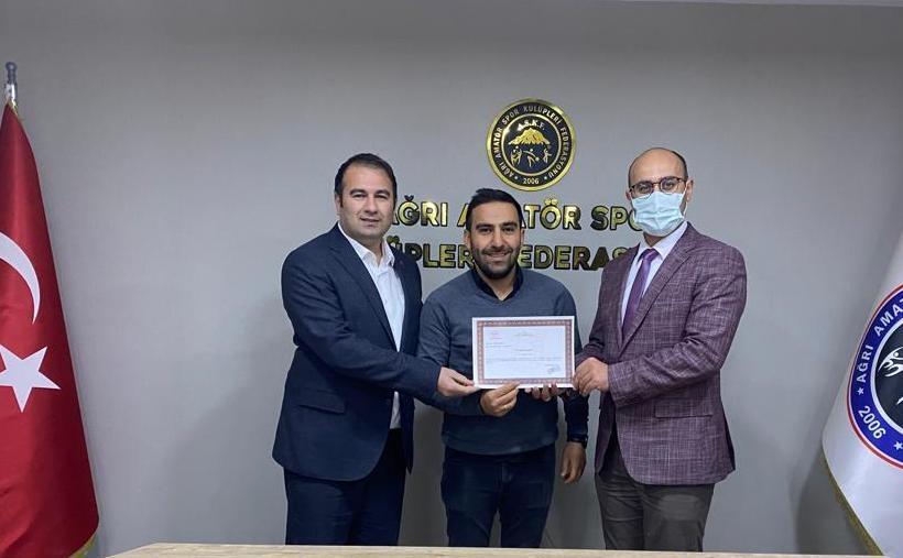 AĞRI’DA SPOR MÜSABAKASINDA GÖREVLENDİRİLECEKLER İÇİN İLK YARDIM KURSU VERİLDİ