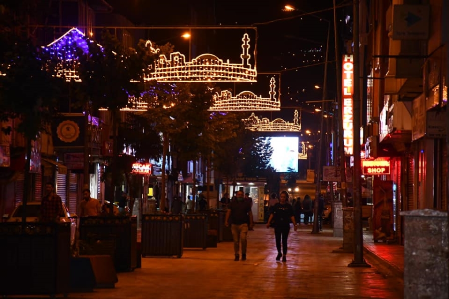 DOĞUBAYAZIT’IN GECE GÖRÜNÜMÜ 