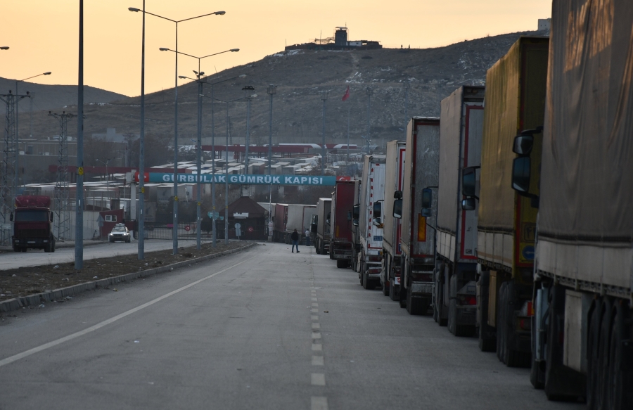 İRAN SINIR KAPILARINI TEKRAR AÇTI