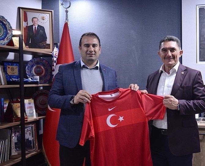 EKREM ÇELEBİ AMATÖR SPOR CAMİASI İLE BİR ARAYA GELDİ