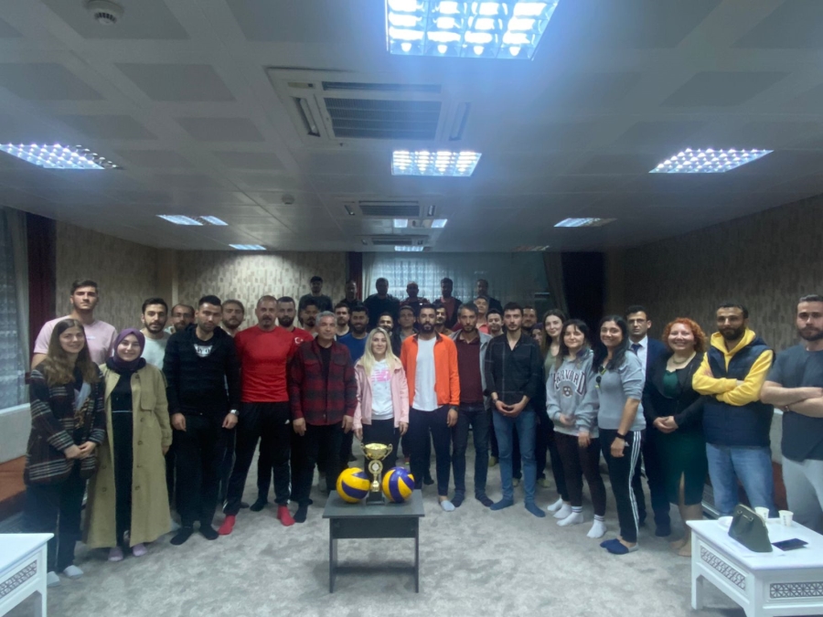 DOĞUBAYAZIT GENÇLİK VE SPOR MÜDÜRLÜĞÜNCE BAŞLATILAN VOLEYBOL TURNUVASI